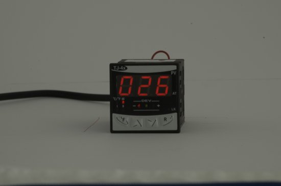 Programmerbar temperaturregulator TJ44 L R, 4-cifret display, 15-35VAC/DC